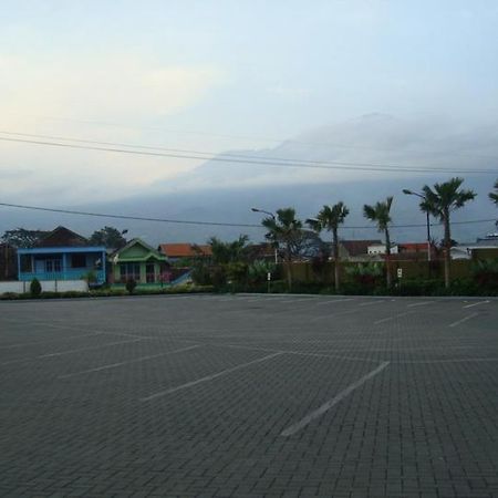 Batu Wonderland Hotel & Resort Malang Exteriör bild