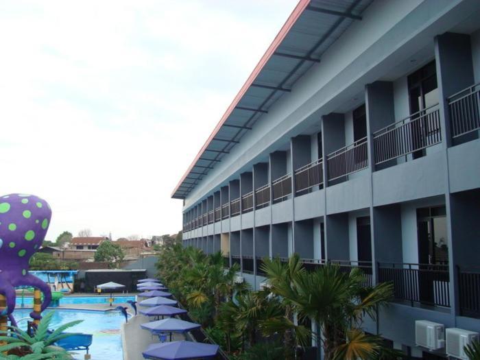 Batu Wonderland Hotel & Resort Malang Exteriör bild